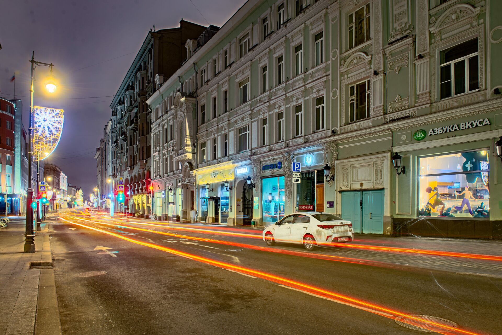 Г москва петровка. Петровка 19с3. М Чеховская вид с улица.